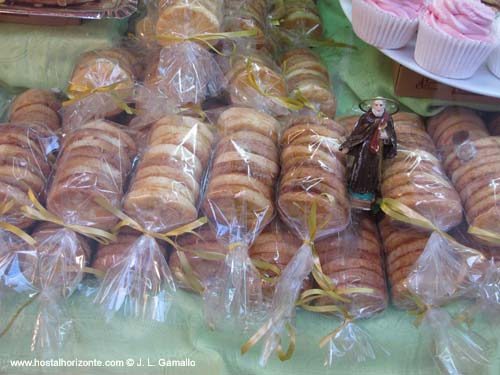 Pan de San Antonio. Fiesta de San Antonio. Calle Hortaleza. Madrid Spain Pan de San Antonio. Fiesta de San Antonio. Calle Hortaleza. Madrid Spain